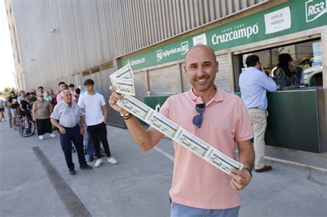 Colas En El Arc Ngel Por El Play Off De Ascenso A Segunda Diario C Rdoba