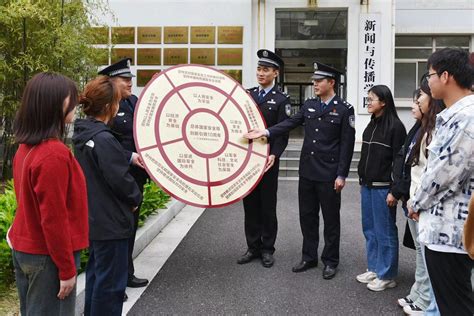 【中央广电总台国际在线】芜湖边检站开展国家安全教育宣传进高校活动 安徽师范大学