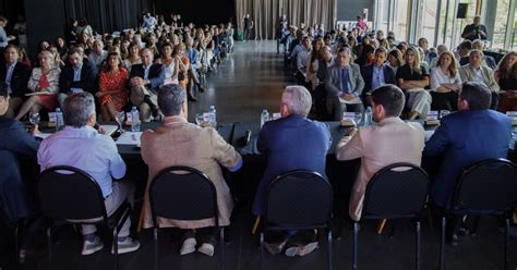 La sentencia de un halcón calentó la reunión y dejó sin foto a los