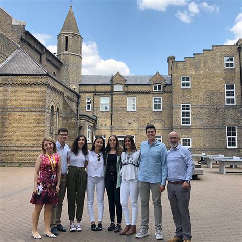 Becas para estudiar inglés en el Reino Unido Fundación Cañada Blanch