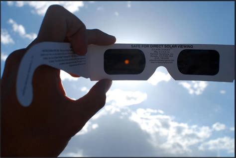 Gafas para ver eclipses compradas por Internet o cómo quemarte los ojos