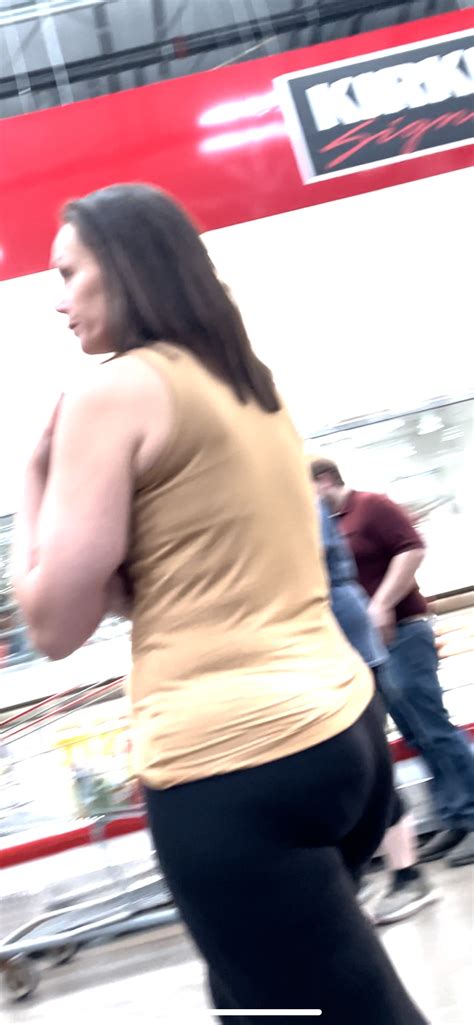 Milf With Insane Curves Shopping Spandex Leggings Yoga Pants Forum