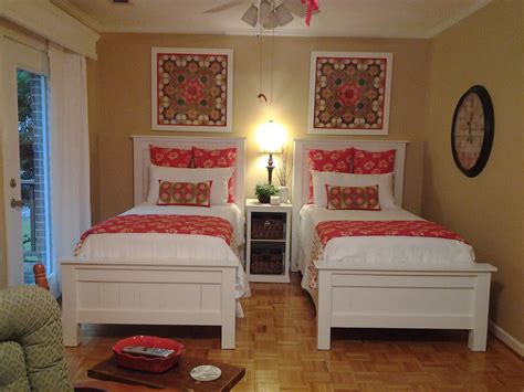 Incredible Twin Bed Decorating Ideas With Low Cost Home Decorating Ideas