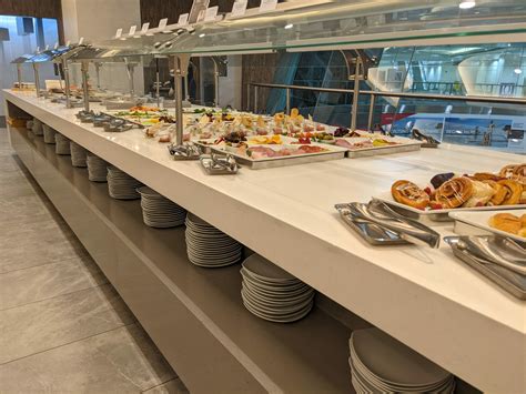 Review: American Airlines Flagship Lounge Miami - Travel Codex