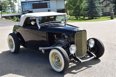 1932 FORD ROADSTER CONVERTIBLE 383