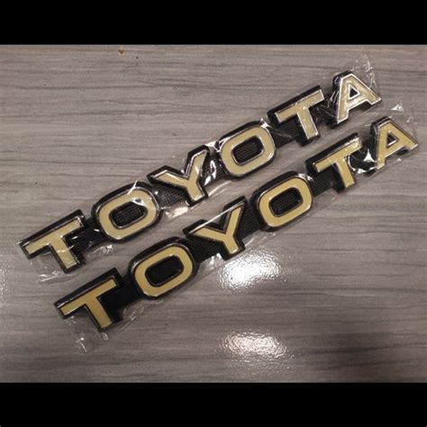 Jual Emblem Logo Depan Tulisan Toyota Hardtop Landcruiser Shopee