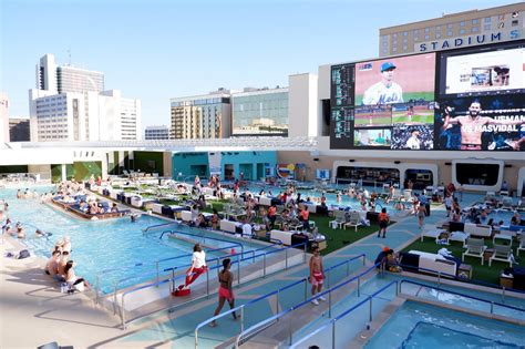 Las Vegas Hotel A Friday Night At Circas Stadium Swim Pool