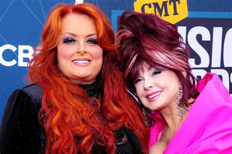 Wynonna Judd Says She Still Talks To Late Mom Naomi When Performing