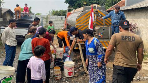 Warga Diminta Berhemat BPBD Distribusikan Air Bersih