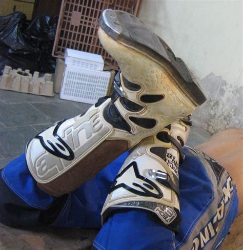 A Pair Of Shoes That Are Sitting On The Ground