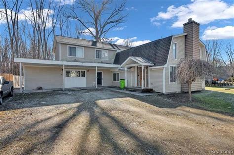 2159 N Channel Harsens Island Mi 48028 31 Photos Movoto