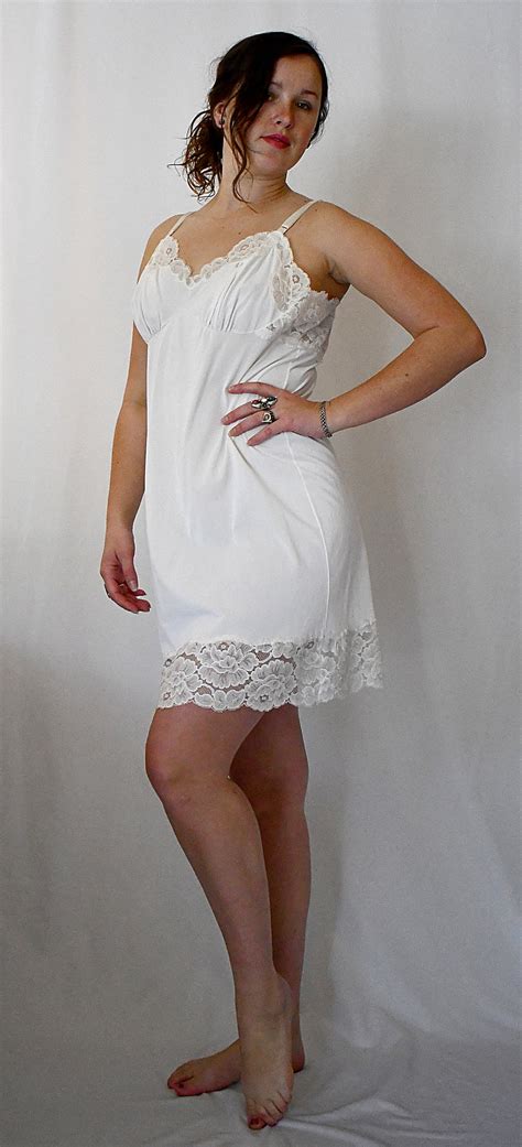 Vintage White Slip With Inset Lace Bodice And Hem Sz 38 Etsy