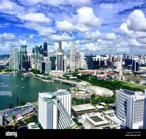 Singapore skyline at Marina Bay Stock Photo - Alamy