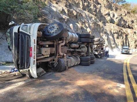 Caminhoneiro Morre Após Tombar Carreta Em Serra Na Br 153 Em Ocauçu