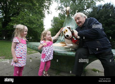 Irelands Most Famous Puppeteer Eugene Lambert In St Stephens Green