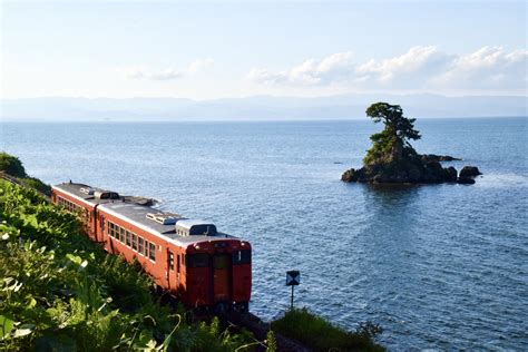 車窓から眺める日本海の絶景ー富山・雨晴海岸（能登半島国定公園） デジタルsunday世界日報