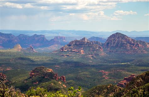 View of Sedona from End of the World, Flagstaff, AZ [OC] [5472 x 3598