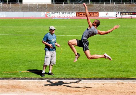 un nouveau cycle de 10 séances de saut en longueur pour les 1ère Année