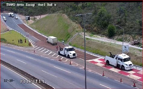 Caminhão Usa área De Escape Do Anel Rodoviário Em Belo Horizonte