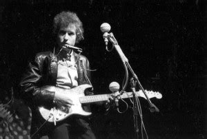 July Dylan Goes Electric At The Newport Folk Festival At