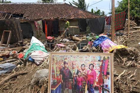 Dampak Banjir Bandang Di Jembrana Antara Foto