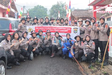 Hari Jadi Polwan Ke Polwan Polda Lampung Daki Gunung Rajabasa