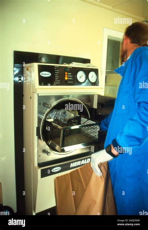 Hospital autoclave horno Funcionamiento técnico masculino un hospital