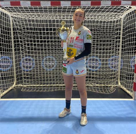 La Pontana Elena Torres Con La Selecci N Espa Ola De Balonmano Se Juega