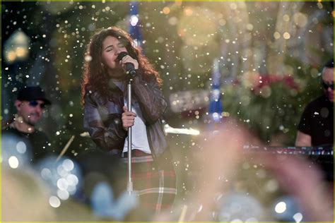 Full Sized Photo Of Alessia Cara Sings How Far Ill Go Tonight For