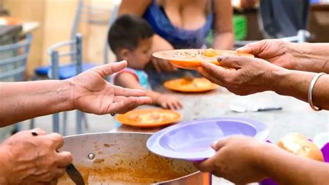 Durante agosto una familia tipo necesitó más de 930 000 para no ser