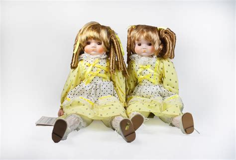 Collectible Porcelain Dolls Heritage Mint Amanda Blonde Dolls 16