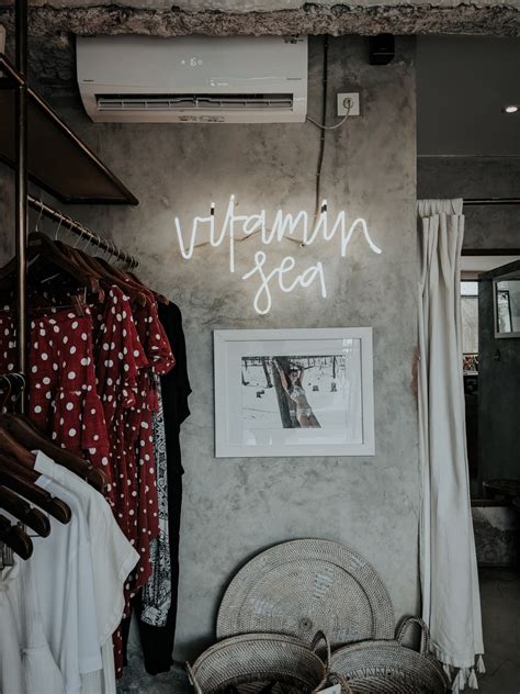 how much would it cost to open a clothing store
