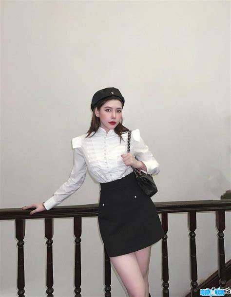Hot girl Lưu Ly