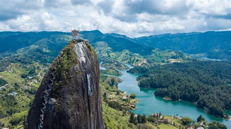 Ascendemos al Peñol de Guatapé en Colombia Mi Viaje