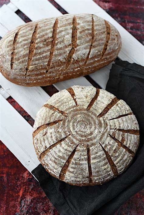 Körniges Dinkelbrot mit Sauerteig Rezept