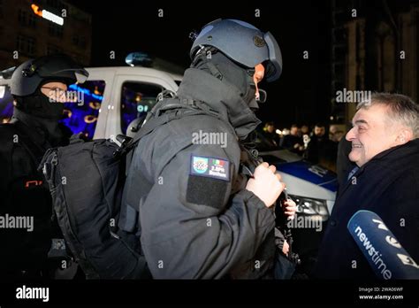 Nrw Innenminister Reul Besucht Einsatzkraefte In K Ln Nrw Innenminister