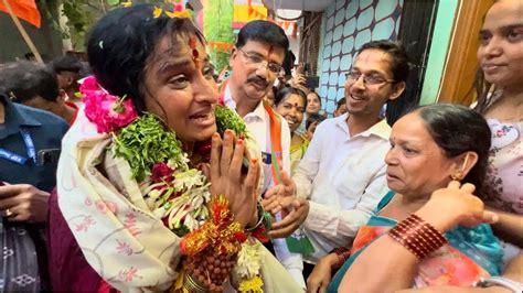 Hyderabad Kompella Madhavi Lathas Bjp Door To Door Campaign In Old