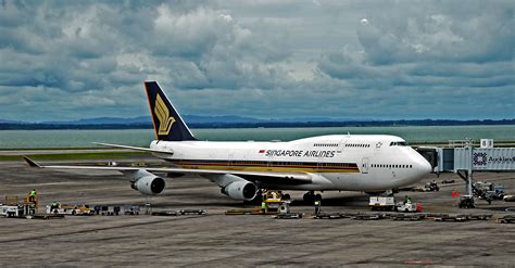 File:Singapore Airlines SIA 747-412.jpg - Wikimedia Commons
