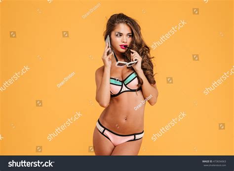 imágenes de Bikini girl phone Imágenes fotos y vectores de stock Shutterstock