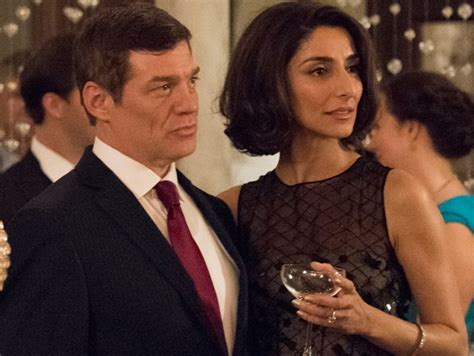 Girlfriends Guide To Divorce Cast Talks Steamy Sex Scenes Whose Butt Crack Was Seen