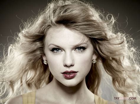 Taylor Swift Close-Up Image