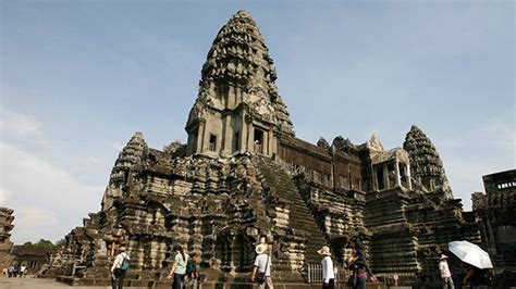 French Tourists Arrested For Nude Photos At Cambodia S Angkor