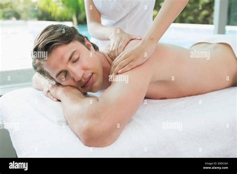 Shoulder Therapy Center Hi Res Stock Photography And Images Alamy