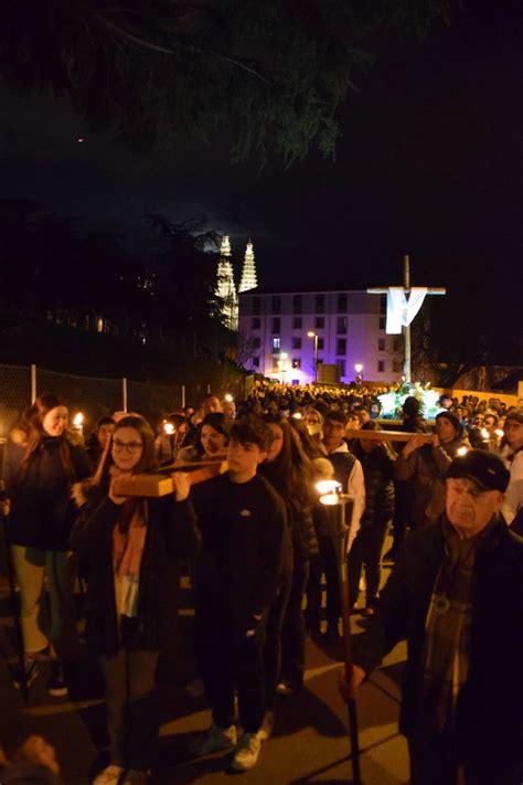 Via Crucis Juvenil Por Las Laderas Del Castillo De Burgos