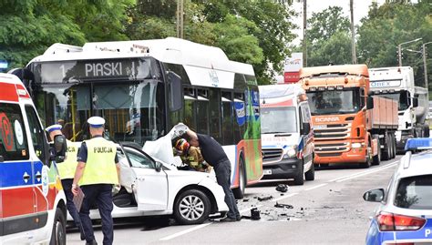 Wypadek W Malborku W Miejski Autobus Wjecha Czo Owo