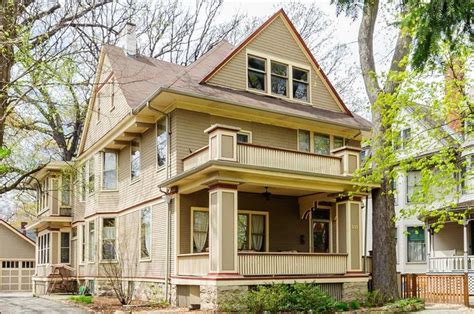 1894 Victorian Beautifully Renovated Victorian In Oak