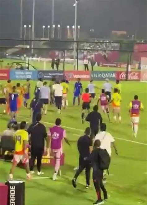 ¡Pelea en el final! Se descontroló la eliminación de Colombia ante