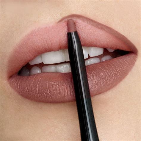 Trendsetter A Soft Mocha Lip Liner The Classic S Lip Contour