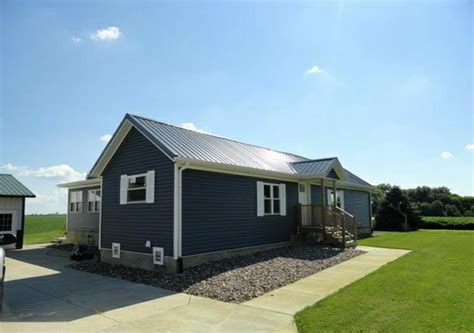 Inside American Pickers Star Frank Fritzs 155k Iowa Farmhouse After