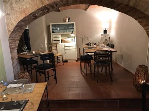 Ristorante Il Frantoio In Montescudaio Con Cucina Mediterranea